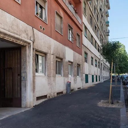 In The Shadow Of The Olympic Stadium Apartment *